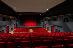 KAZALIŠNA DVORANA „ANTONIO COSLOVICH“ THEATER CITTADINO • Umag • Kroatien