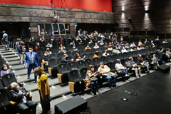 SICHERE KULTURVERANSTALTUNGEN mit der Trennwand MAMPARA SHELL