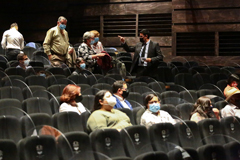 SICHERE KULTURVERANSTALTUNGEN mit der Trennwand MAMPARA SHELL