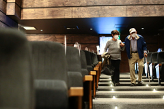 SICHERE KULTURVERANSTALTUNGEN mit der Trennwand MAMPARA SHELL